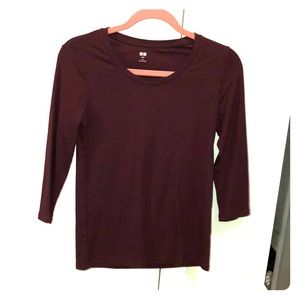 Simple maroon 3/4 sleeve shirt